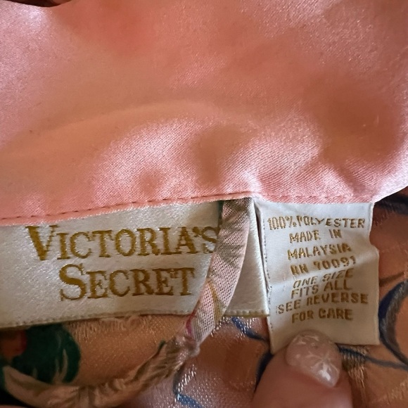 Vintage Victoria’s Secret Gold Label Sheer and Satin Robe O/S - Picture 9 of 10